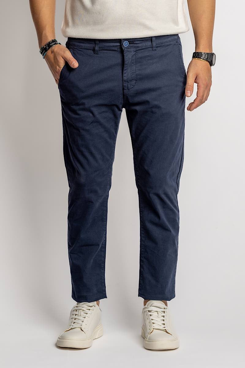 jeans Pantalone modello baggy, carrot fit, balloons, pantaloni regular fit morbidi di gamba, cotone popeline, cotone twill. Pantaloni classici, pantaloni slim fit. pantaloni da spezzato, pantaloni per giacca, pantaloni per uscire, da cerimonia, da eventi, per comunioni, per battesimo, per diciottesimo, pantaloni da battaglia, da lavoro, a poco prezzo, in saldi, nuova collezione estivi. zara, zalando, asos, shen, temu skinny, slim