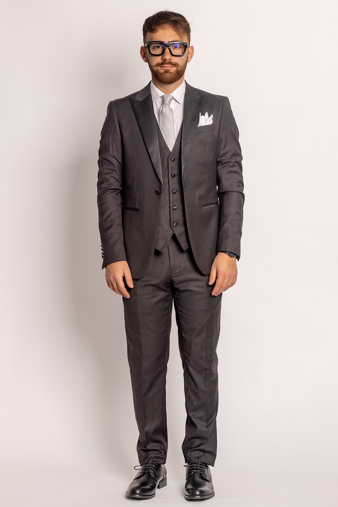 Peak-breasted tuxedo model suit with waistcoat | Black