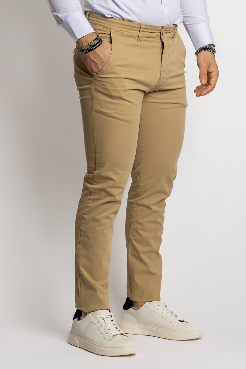 jeans Pantalone modello baggy, carrot fit, balloons, pantaloni regular fit morbidi di gamba, cotone popeline, cotone twill. Pantaloni classici, pantaloni slim fit. pantaloni da spezzato, pantaloni per giacca, pantaloni per uscire, da cerimonia, da eventi, per comunioni, per battesimo, per diciottesimo, pantaloni da battaglia, da lavoro, a poco prezzo, in saldi, nuova collezione estivi. zara, zalando, asos, shen, temu