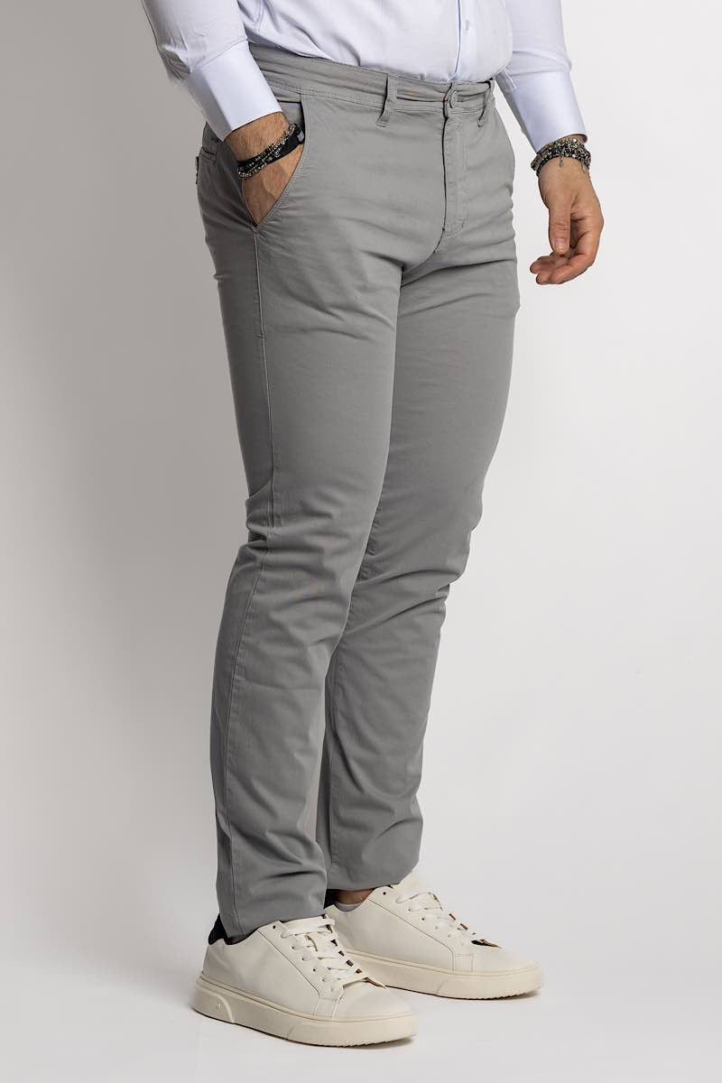 jeans Pantalone modello baggy, carrot fit, balloons, pantaloni regular fit morbidi di gamba, cotone popeline, cotone twill. Pantaloni classici, pantaloni slim fit. pantaloni da spezzato, pantaloni per giacca, pantaloni per uscire, da cerimonia, da eventi, per comunioni, per battesimo, per diciottesimo, pantaloni da battaglia, da lavoro, a poco prezzo, in saldi, nuova collezione estivi. zara, zalando, asos, shen, temu