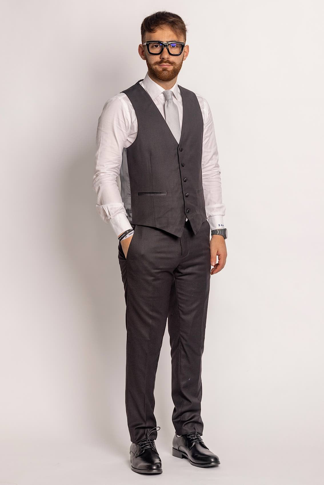 Peak-breasted tuxedo model suit with waistcoat | Black