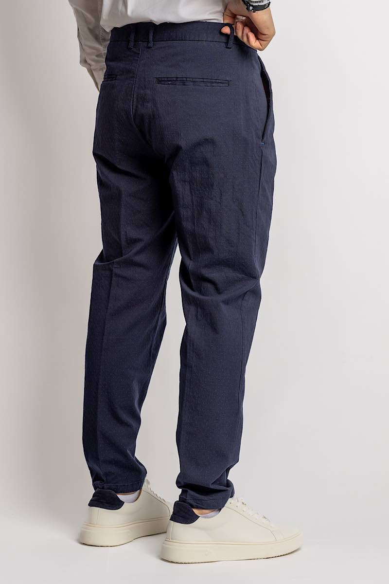 Pantalone modello baggy, carrot fit, balloons, pantaloni regular fit morbidi di gamba, cotone popeline, cotone twill. Pantaloni classici, pantaloni slim fit. pantaloni da spezzato, pantaloni per giacca, pantaloni per uscire, da cerimonia, da eventi, per comunioni, per battesimo, per diciottesimo, pantaloni da battaglia, da lavoro, a poco prezzo, in saldi, nuova collezione estivi. zara, zalando, asos, shen, temu