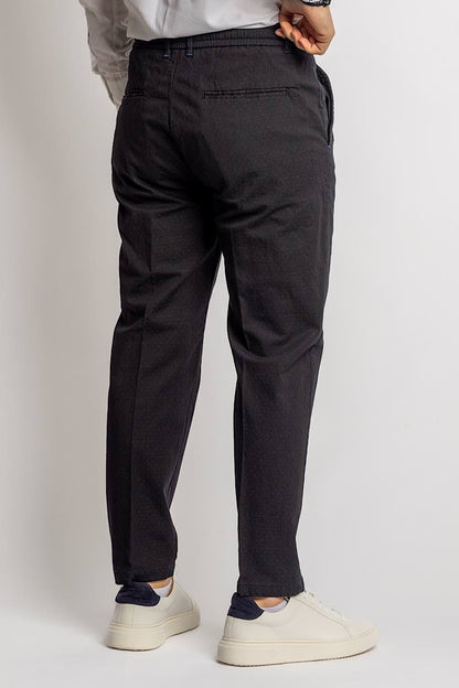 Pantalone modello baggy, carrot fit, balloons, pantaloni regular fit morbidi di gamba, cotone popeline, cotone twill. Pantaloni classici, pantaloni slim fit. pantaloni da spezzato, pantaloni per giacca, pantaloni per uscire, da cerimonia, da eventi, per comunioni, per battesimo, per diciottesimo, pantaloni da battaglia, da lavoro, a poco prezzo, in saldi, nuova collezione estivi. zara, zalando, asos, shen, temu