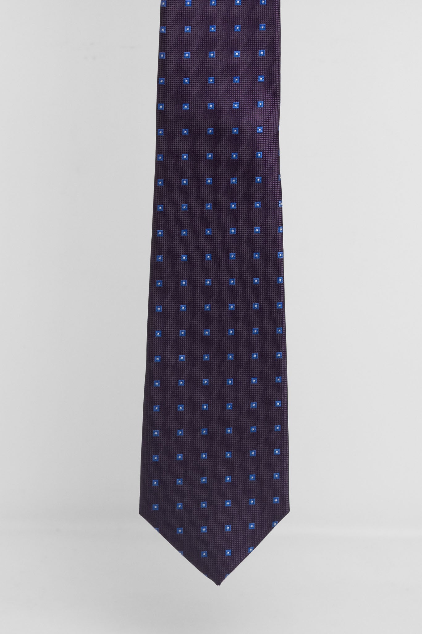 Cravatta Tre Pieghe Fantasia Geometrica Fondo Prugna e Azzurro | 2 Per €20