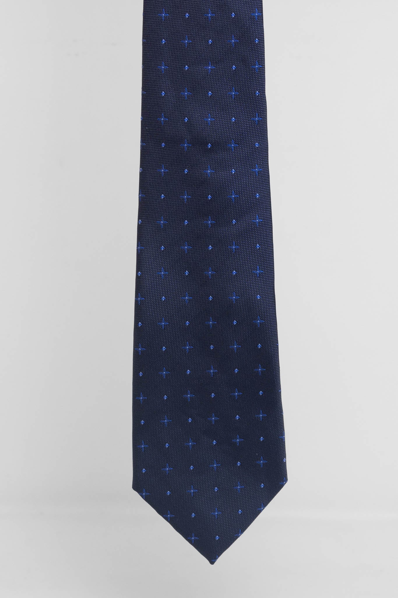 Cravatta Tre Pieghe Fantasia Unica Fondo Blu Crocette Celesti | 2 Per €20
