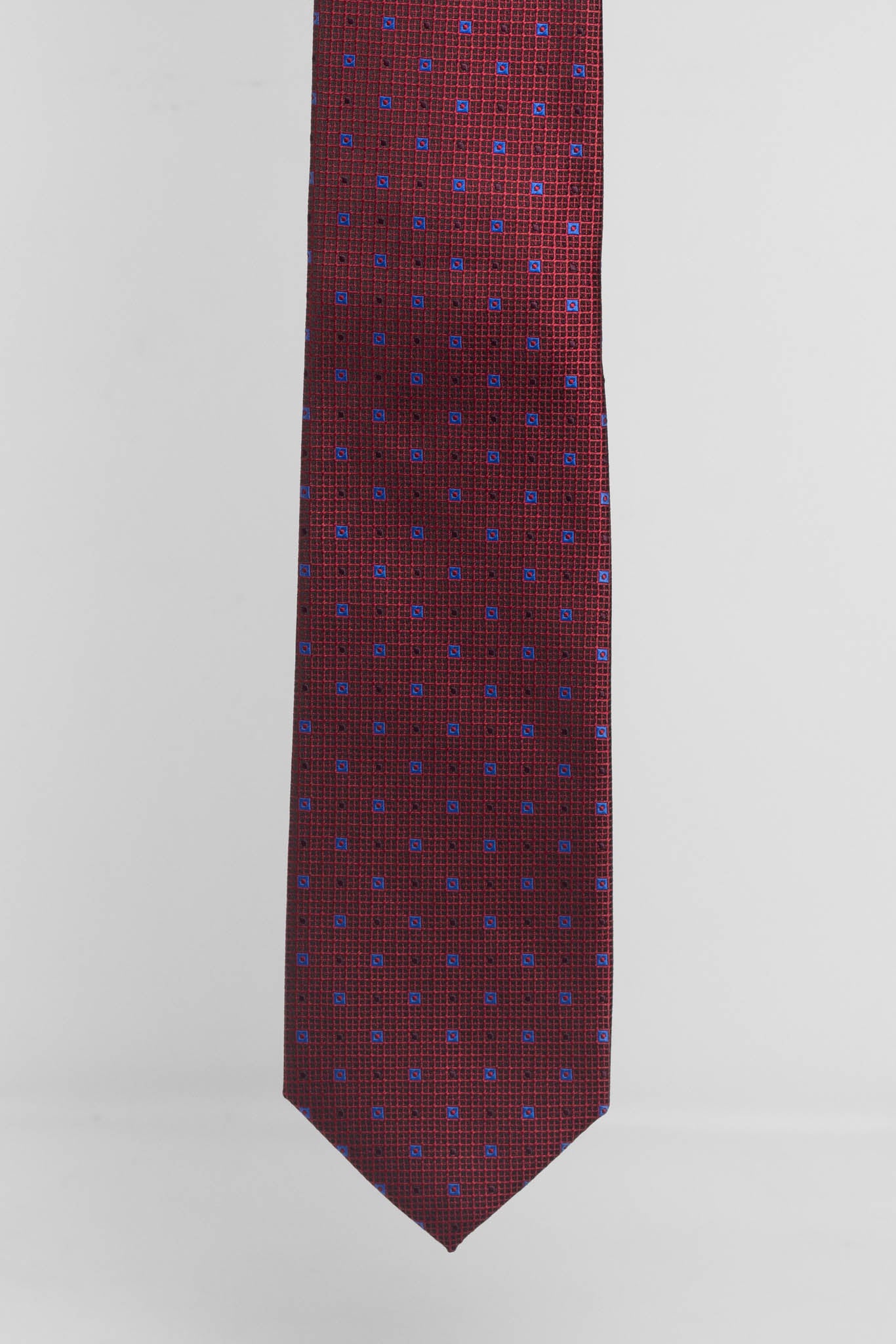 Cravatta Tre Pieghe Fantasia Unica Fondo Bordeaux Quadratini Azzurri | 2 Per €20