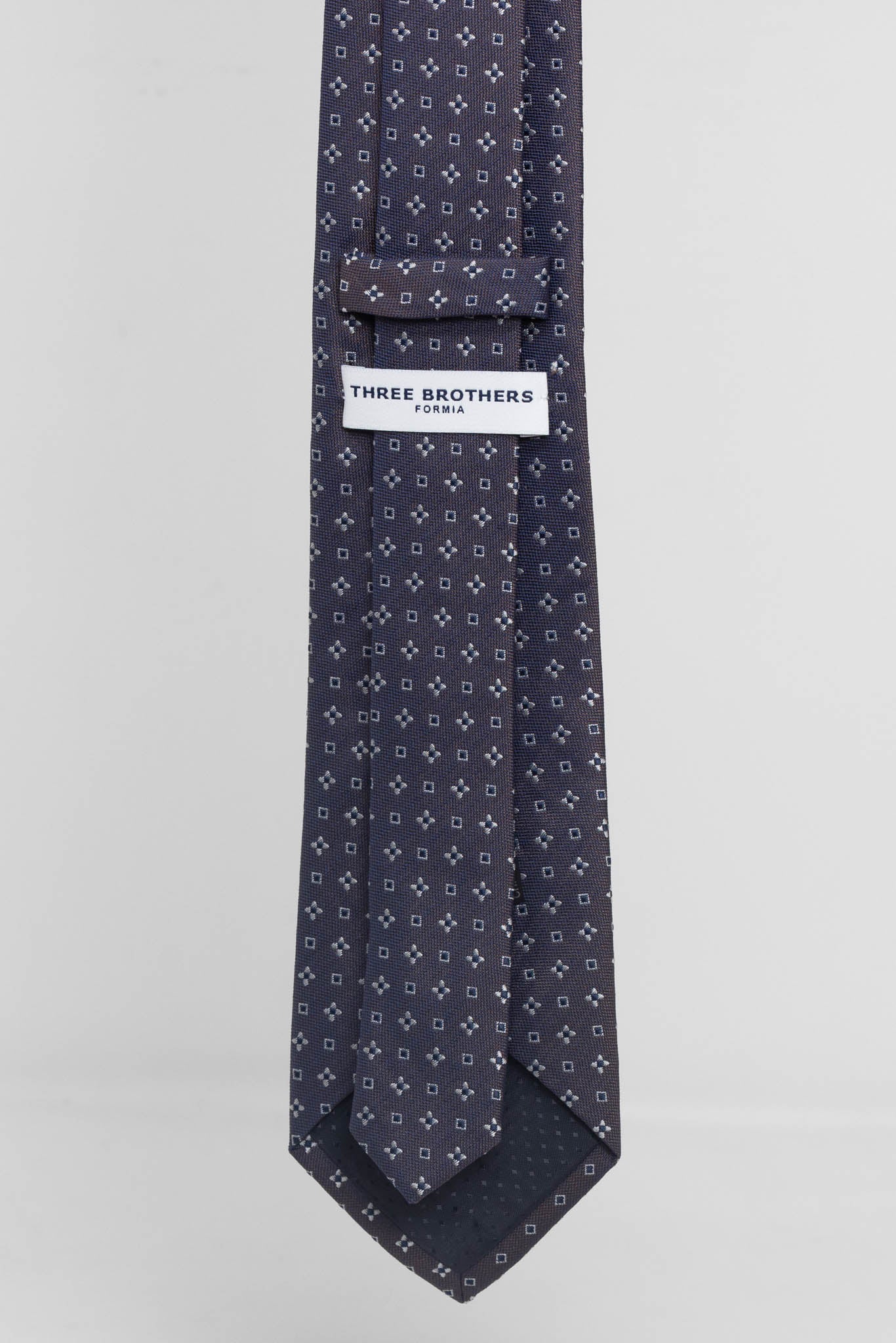 Cravatta Tre Pieghe Rombetti e Fiori Fondo Prugna | 2 Per €20